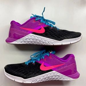 **SOLD**Nike metcon women’s training shoes